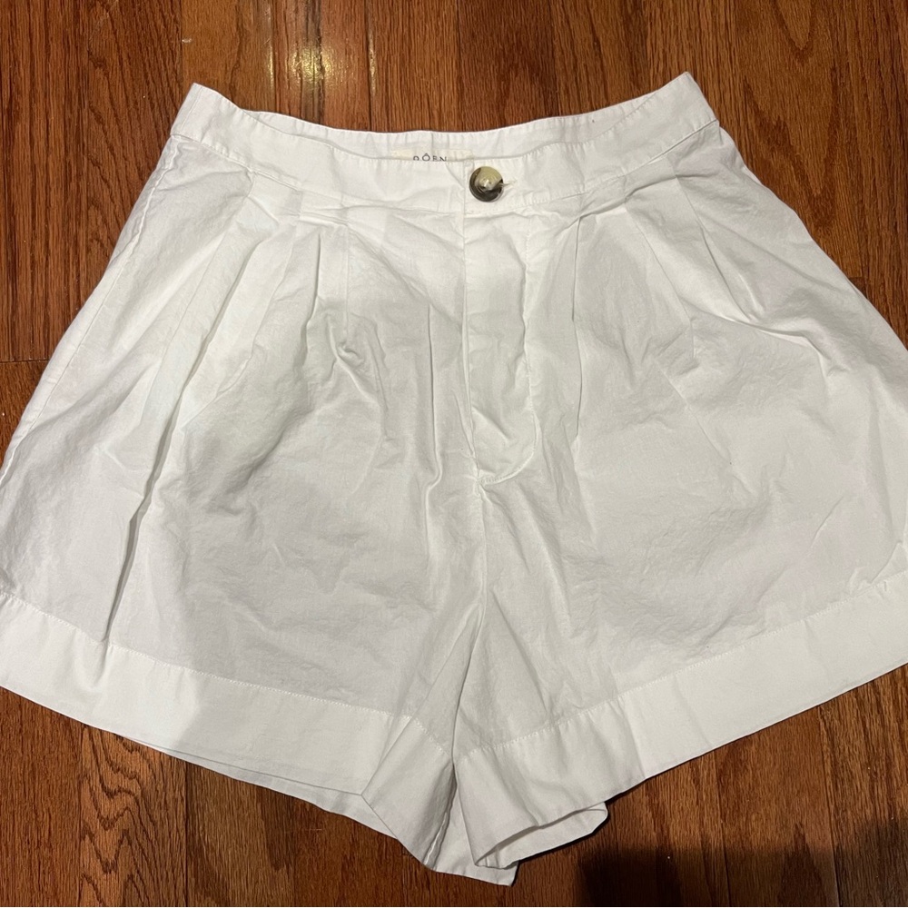 Doen shorts Jade style Pleated and flattering white